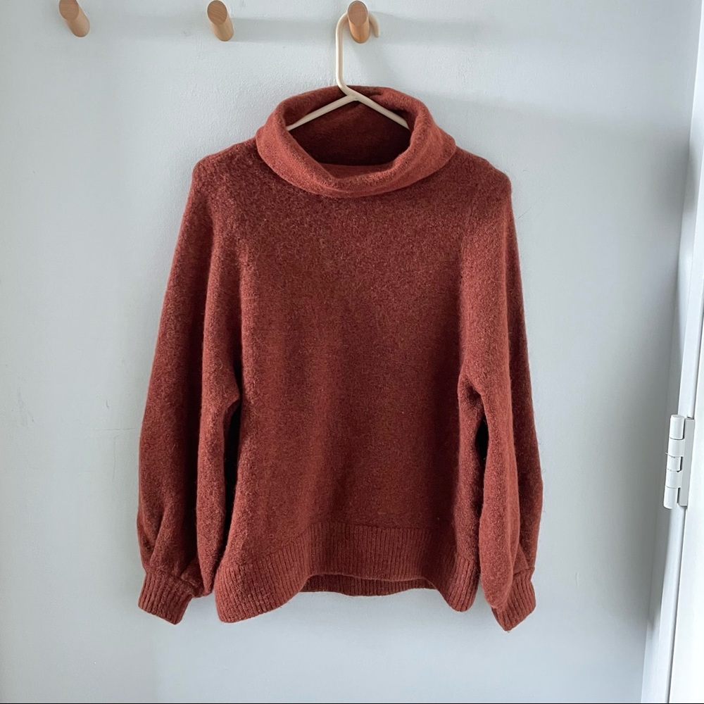 Aritzia Babaton Adichie Sweater